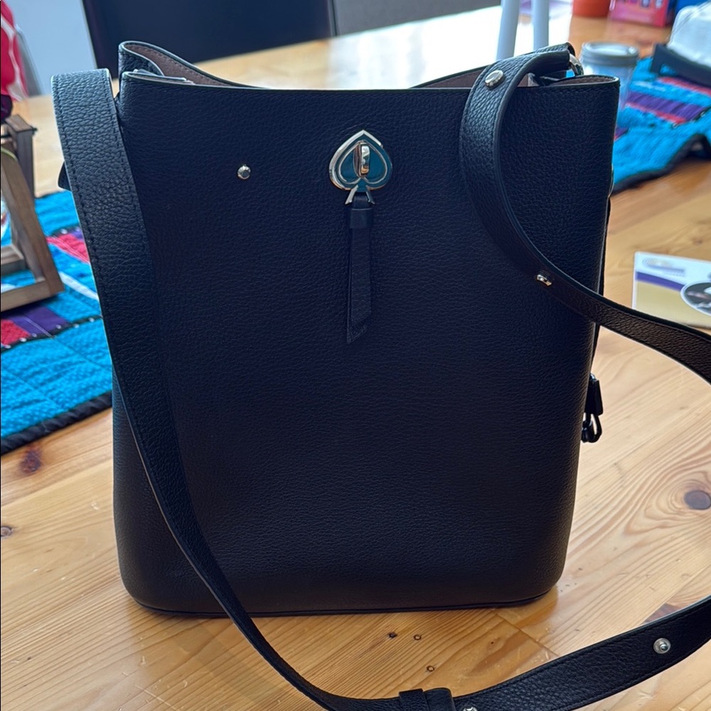 Elegant Kate Spade Black Crossbody Bag with Structured Design